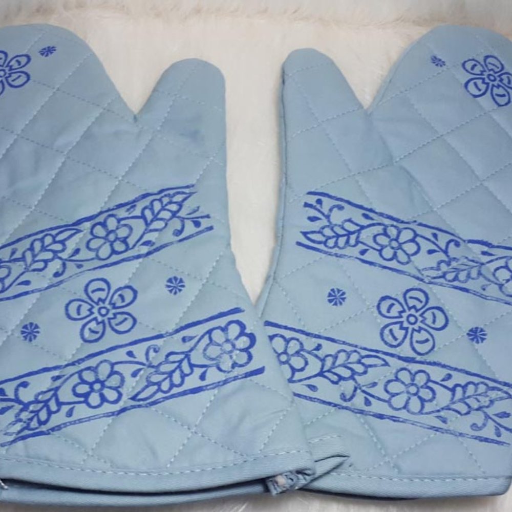 Hand printed oven mitts. New.